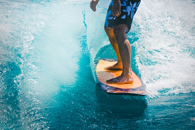 夏のサーフィン